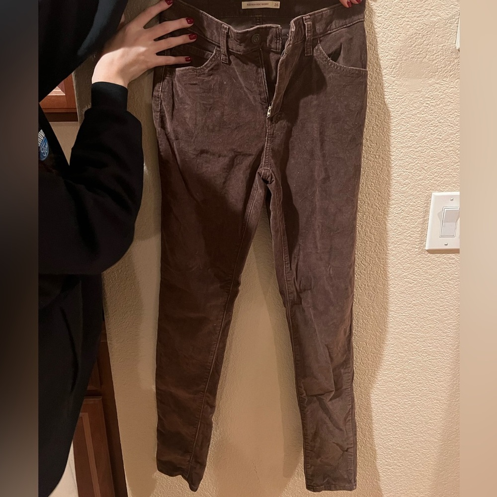 These are comfy brown levi pants.